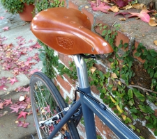 Стильный аксессуар для велосипеда — седло Brooks